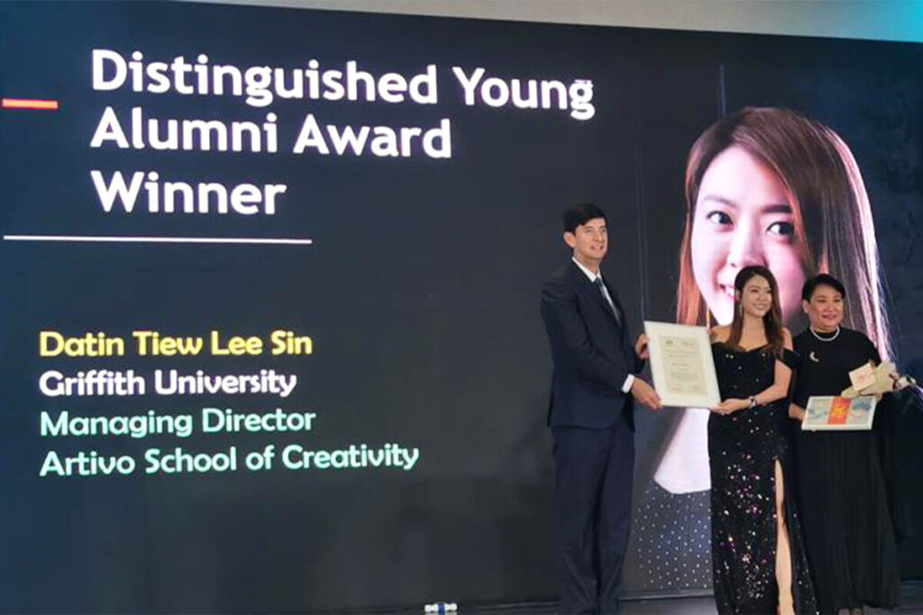 Distinguished Young Alumni Award Winner by Australia High Commissioner Kuala Lumpur & The Malaysian Australian Alumni Council